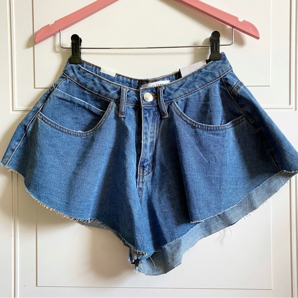 NWT Boutique Flare Denim Jean Shorts Size 7